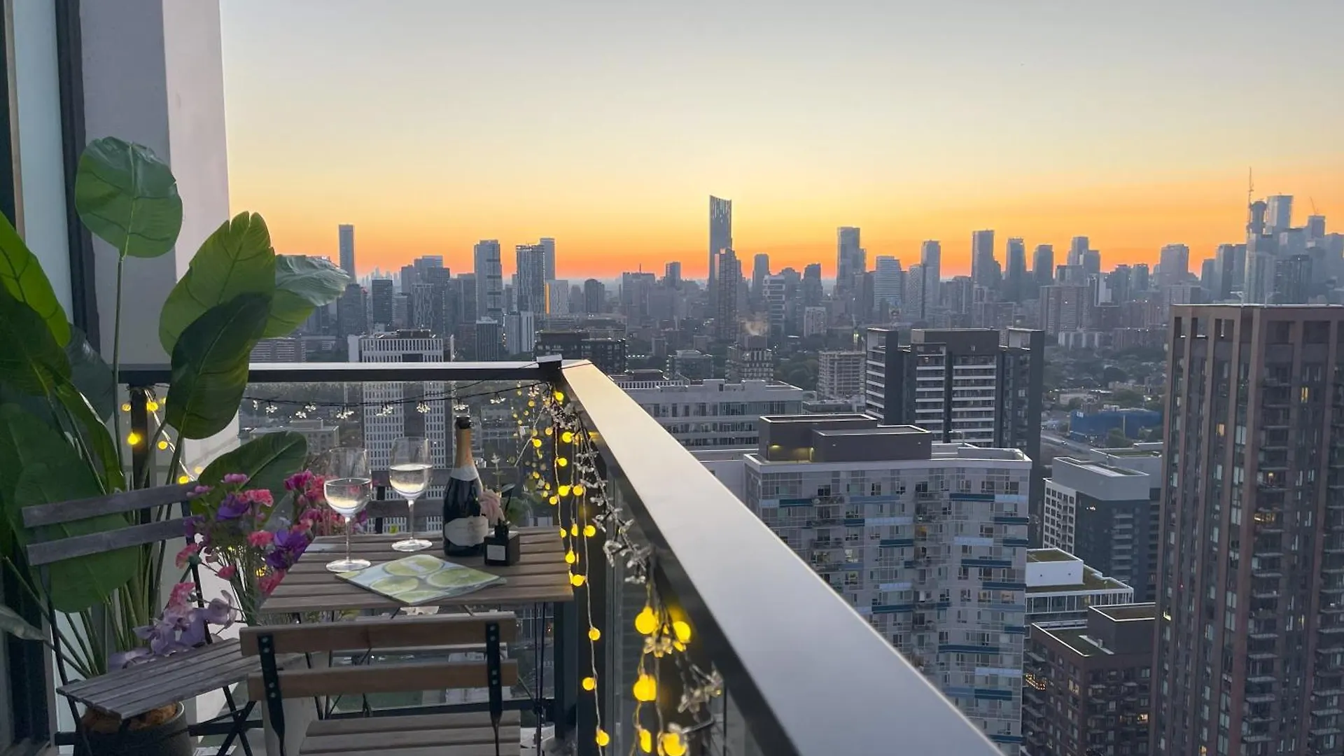 アパートホテル Deluxe Penthouse Two Bedrooms Suites Skyline Cn Tower Lakeview Dt Toronto Infivilla