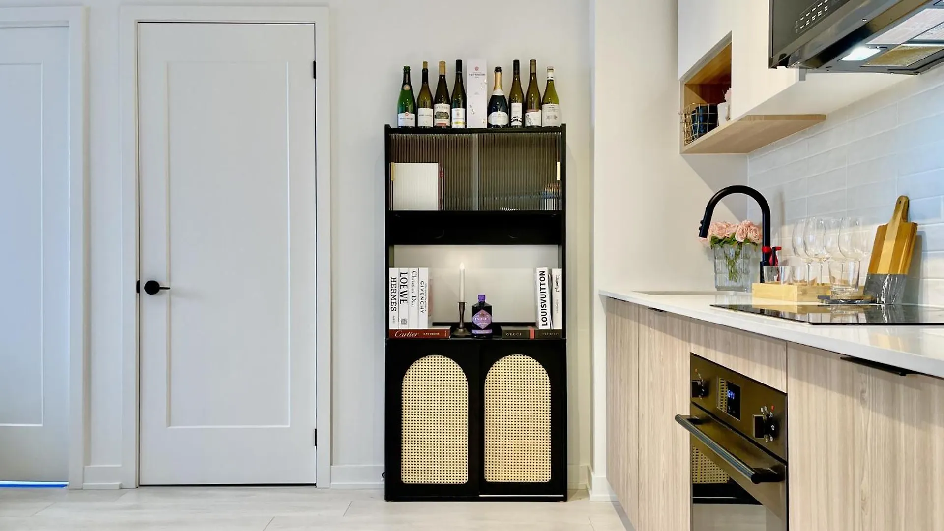 Deluxe Penthouse Two Bedrooms Suites Skyline Cn Tower Lakeview Dt Toronto Infivilla