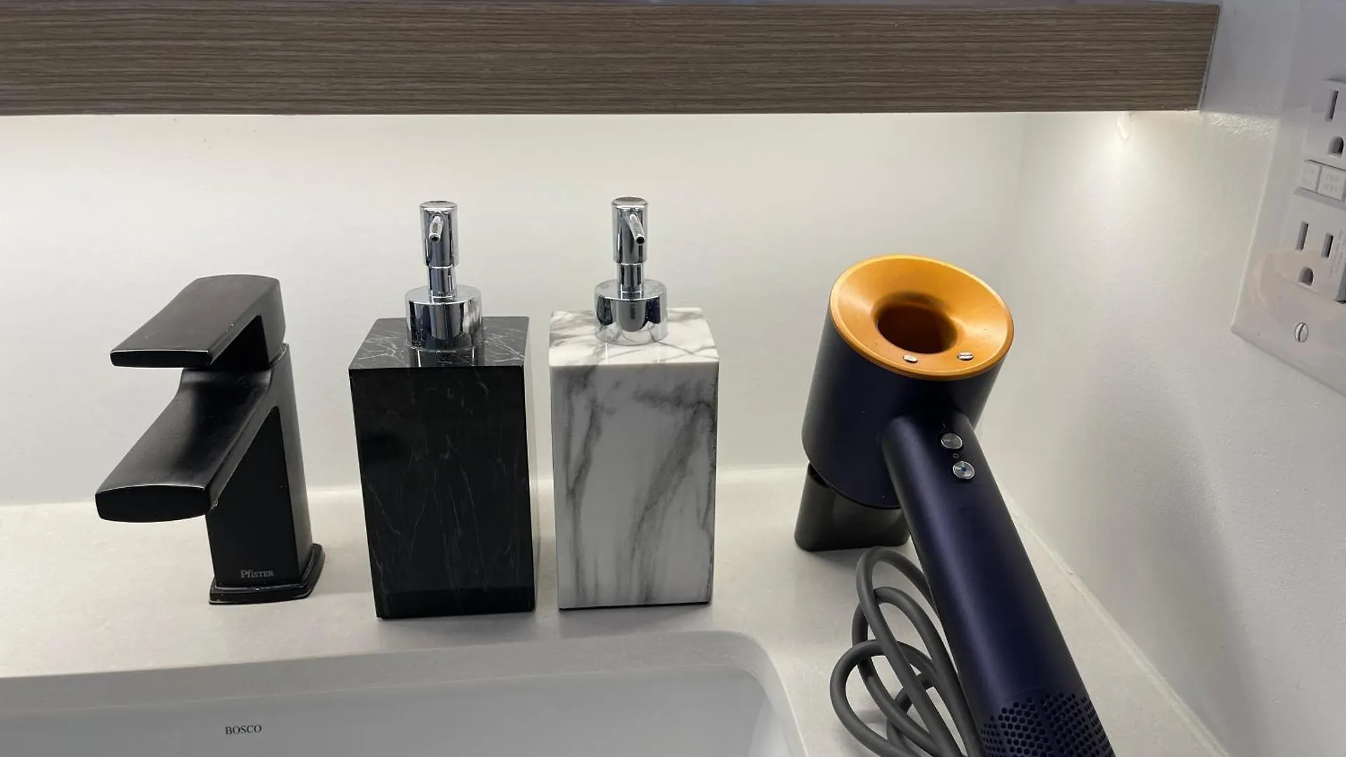 Deluxe Penthouse Two Bedrooms Suites Skyline Cn Tower Lakeview Dt Toronto Infivilla アパートホテル