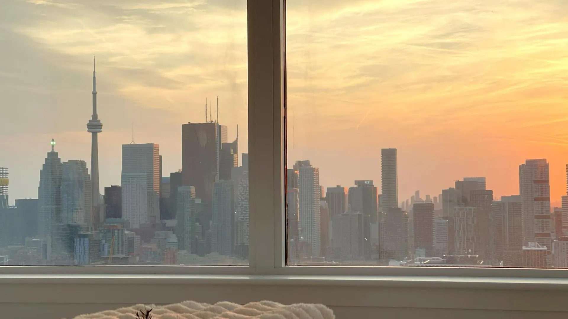 Deluxe Penthouse Two Bedrooms Suites Skyline Cn Tower Lakeview Dt Toronto Infivilla