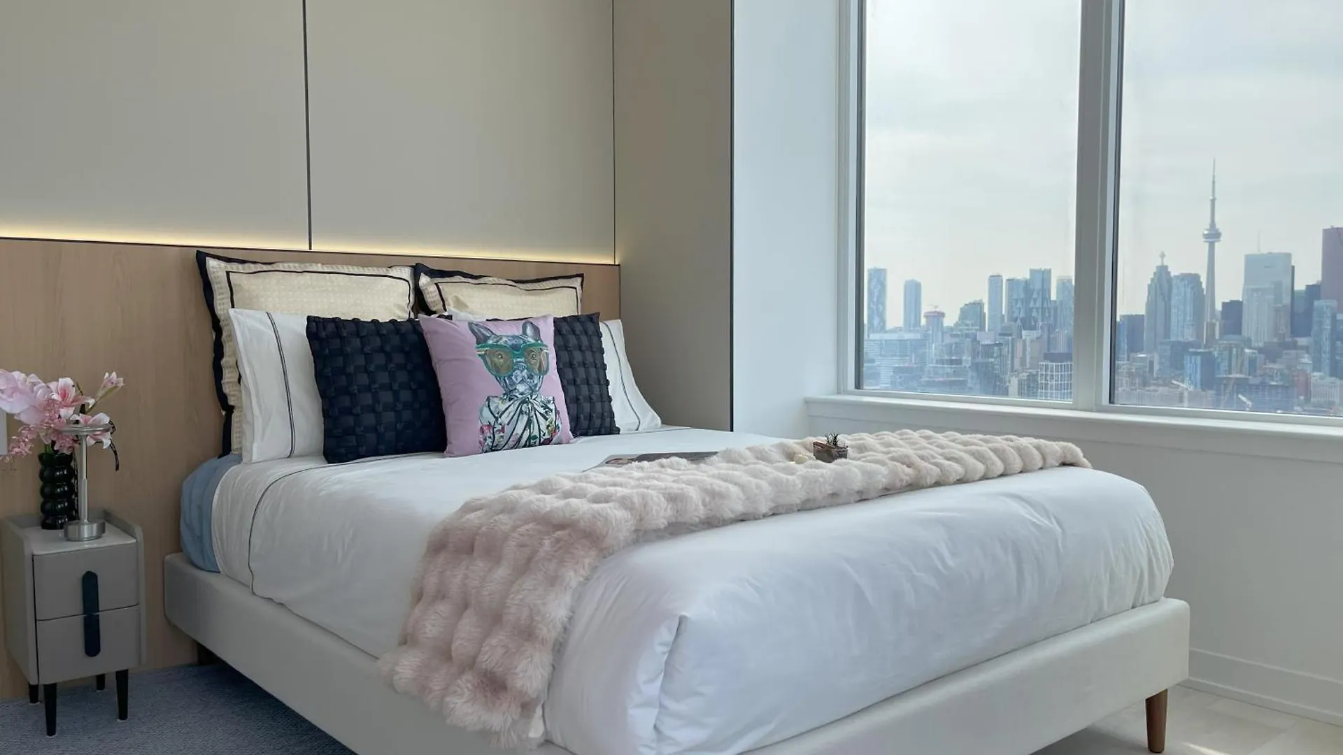 Deluxe Penthouse Two Bedrooms Suites Skyline Cn Tower Lakeview Dt Toronto Infivilla