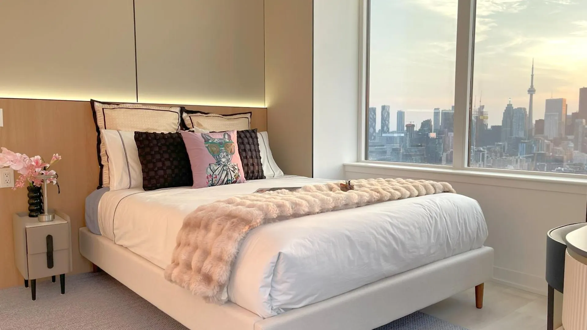 Deluxe Penthouse Two Bedrooms Suites Skyline Cn Tower Lakeview Dt Toronto Infivilla カナダ