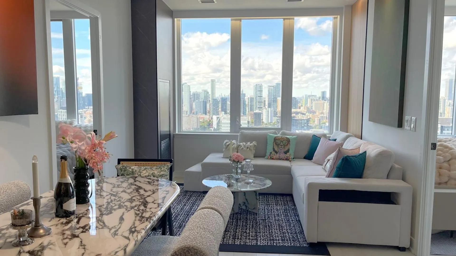 Deluxe Penthouse Two Bedrooms Suites Skyline Cn Tower Lakeview Dt Toronto Infivilla